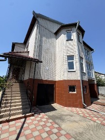 Продаж добротного хазяйського будинку, 12 соток землі, Зарванці.