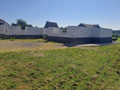 Частково збудований будинок з адресою, поряд р. Здвиж, ліс, с.Завалівка