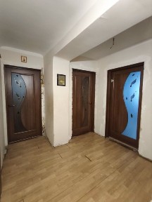 Продам чотирикімнатну квартиру на Відінській