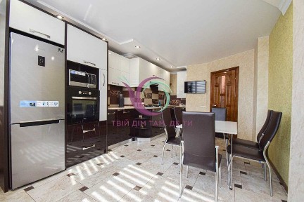 1-к. квартира з і/о в новобудові за вул. Барвінських Родини