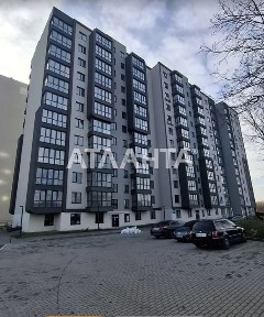 Продається простора однокімнатна квартира з ремонтом на Роксоляни