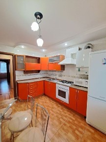 Продається 3 кімнатна квартира