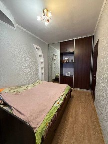 Продається 3-кімнатна квартира, тихий центр.