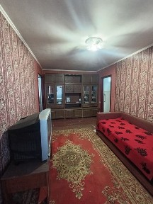 Продам 3 кімнатна на Чарівній