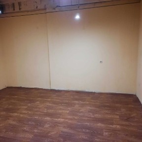 ВЛАСНИК! Приміщення 17 кв. м. вул. Ізюмська, 5, метро Деміївська.