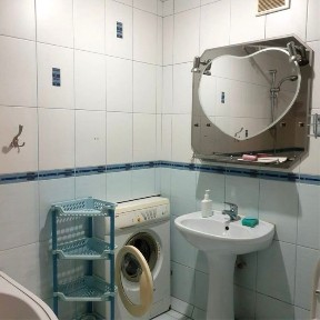 Автовокзал біля зупинки