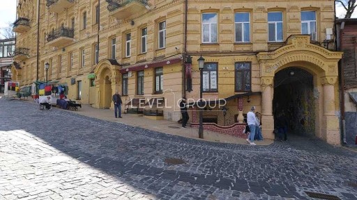 Андріївський узвіз 34 продам 1 кімнатну квартиру 1 поверх 80м2 Поділ