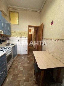 Продаж 2к. квартира Цегла Середній поверх