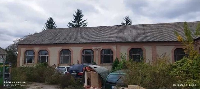 Адміністративна будівля, 977 кв. м, сел. Драбів, вул. Володимирська, 6