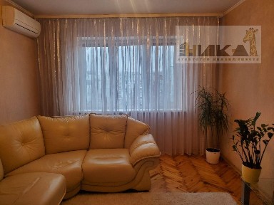 Продам 4-х кімнатну квартиру вул. Запорізька