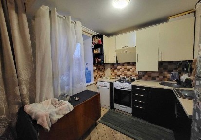 Продаж 3-кімн в Цегляному будинку з меблями і ремонтом