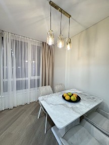 Продаж 2-кімнатна квартира, центр. Дизайнерський ремонт.