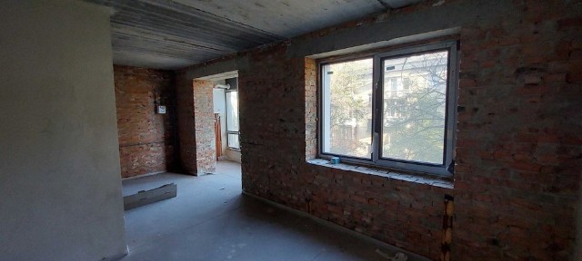 Продається простора 1,5-кімнатна квартира в Центрі міста