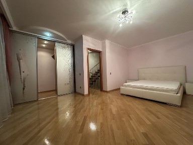 Таунхаус в парковій зоні поблизу Центру