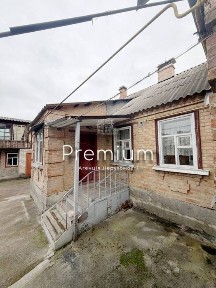 Продаж будинку на дві половини