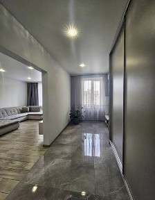 Продаж просторої 2К квартири 71м2 у комфортному будинку на вул. Зацепи