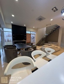 Оренда сучасного двоповерхового будинку