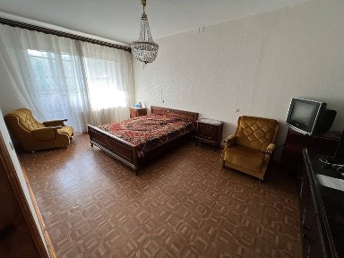 Сдаётся долгосрочно 2 ком квартира на Бочарова 42. Газ.