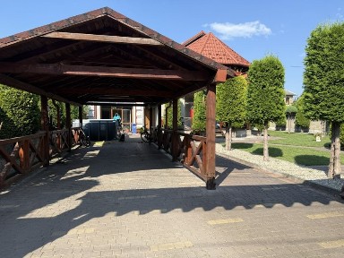 В продажі сучасний особняк