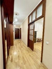 Продам 2-комнатную квартиру в центре набережная