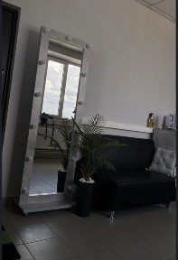 Место для мастера маникюра