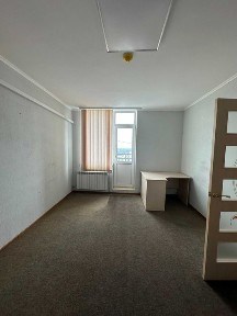 Недорогий, мебльований офіс біля метро «Позняки» (є генератор)