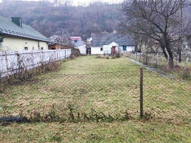 Будинок з ділянкою в центрі міста