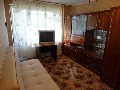 1к. р. вул. Смілянська, 19, косметичний ремонт, меблі, техніка.