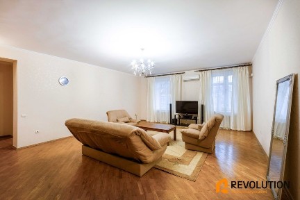 БЕЗ % Оренда просторної квартири біля Цирку метро Університет 7 поверх