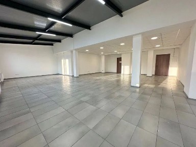 Оренда приміщення поруч з Палацом Україна / завжди є світло !