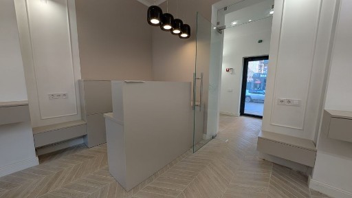 60 м2 з якісним ремонтом 1 поверх, б'юті послуги/офіс