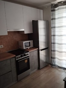 ф Оренда 1к, Митниця