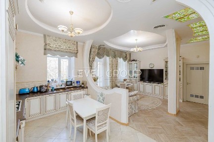 Унікальна пропозиція, 4к, 187м Мала Житомирська 5, якісний р. Майдан