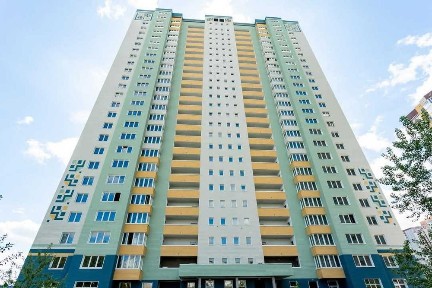 Патріотика, Вижниця 22, моноліт