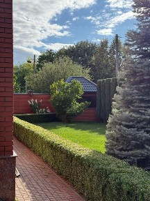 Продам таунхаус із великим подвірʼям та гаражем на два автомобіля