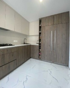 Продам квартиру з ремонтом в новому цегляному будинку.