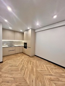 Продам 1км на Щасливому. Власник.