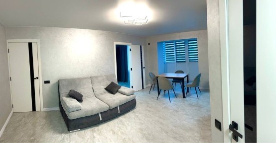 Здається двокімнатна квартира в самому центрі міста сучасним ремонтом.