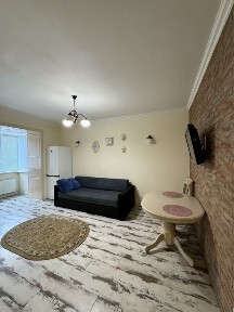 Оренда екскюзивної дрохкімнатної квартири по проспекту. Перемоги 83.