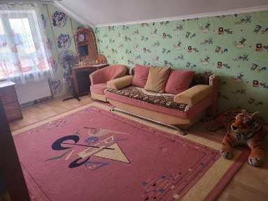 Здам будинок навпроти епіцентра з 17 грудня 2 кімнатний двоповерховий