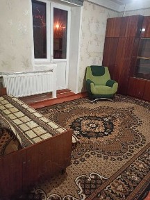 Продається 2-к. квартира з меблями за вул. Київський майда