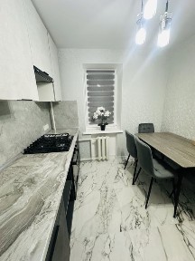 Продам 1 комнатную квартиру в центре города в кирпичном доме.