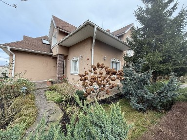 Оренда котеджного будинку на 8 сотках. Канадске селище