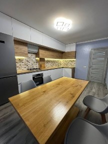 Оренда двокімнатної квартири по вулиці Довженка