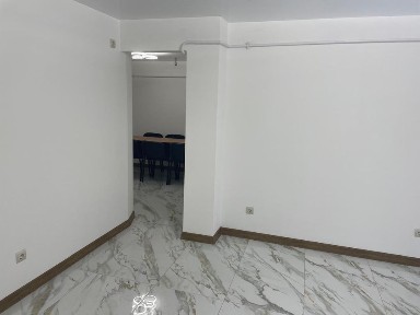 Здається приміщення, в районі театру