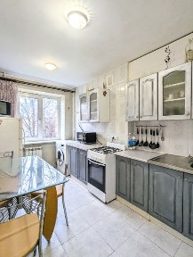 Двокімнатна в центральному районі, 3 поверх!