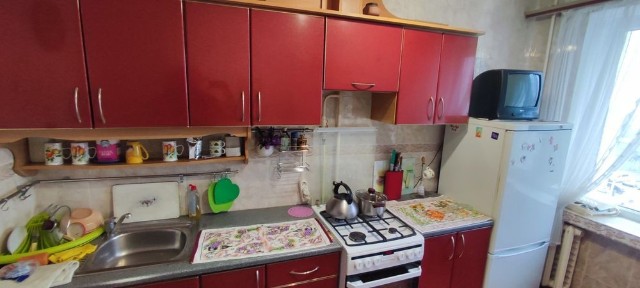 Здається 3-кімн. на вул. Руській з меблями та технікою