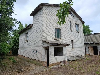 Окремо стоячий будинок для життя або під дачу