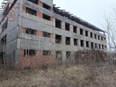 Продаж дві недобудовані будівлі в промзоні