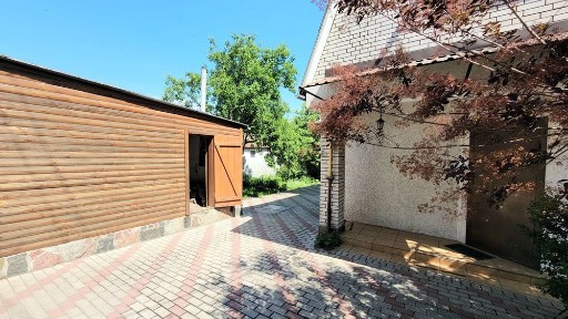 Будинок на два входи на Крошні